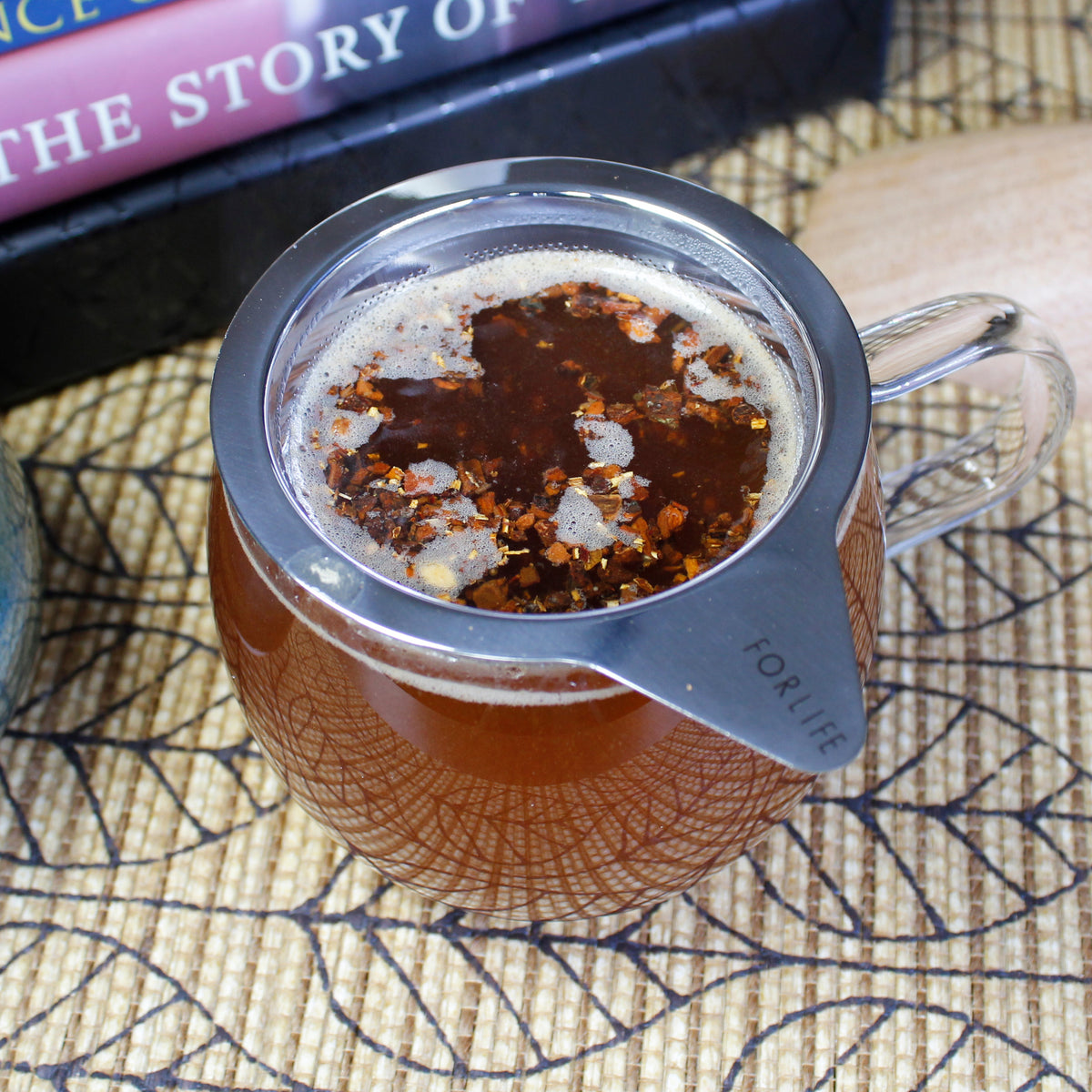 Pumpkin Spice - steeping in a ForLife strainer. Books are in the background. Tasting Notes:
cinnamon • nutmeg • pumpkin
